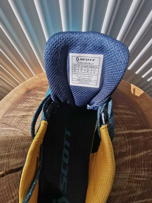 Adidași Scott, nr44, Noi