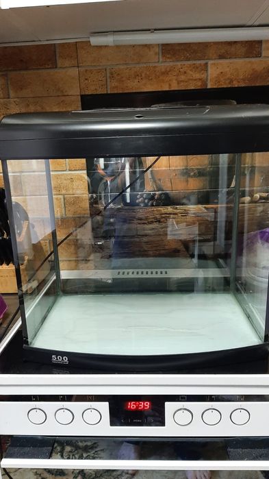 Продадут аквариум