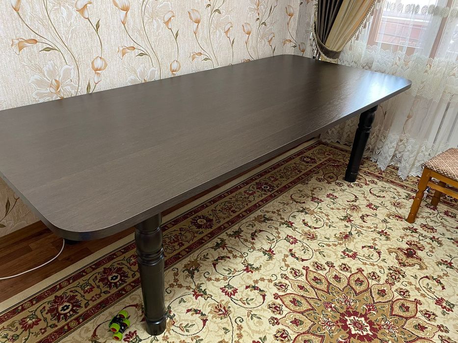 Стол-трансформер со стульями