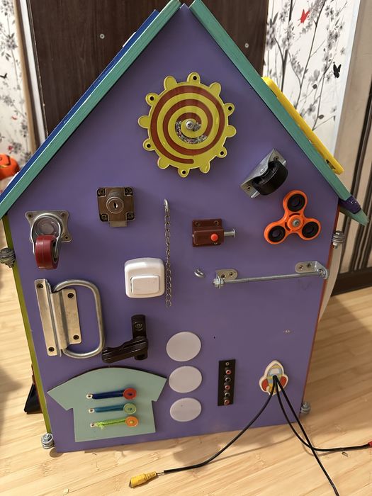 Продаю Бизиборд домик