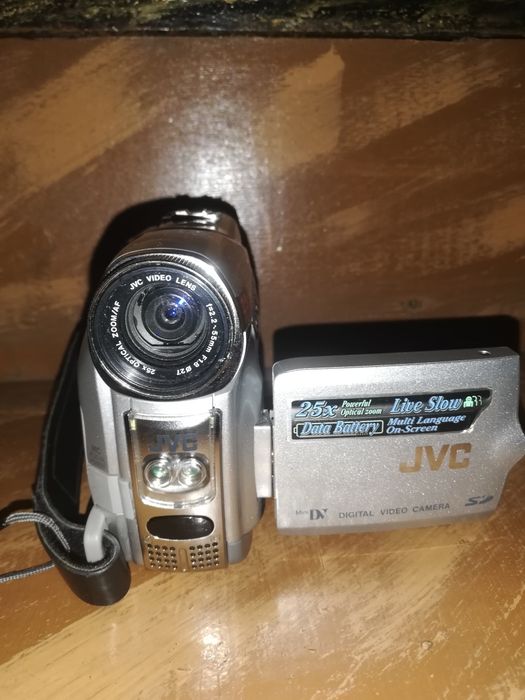 Продам цифровую видиокамеру.