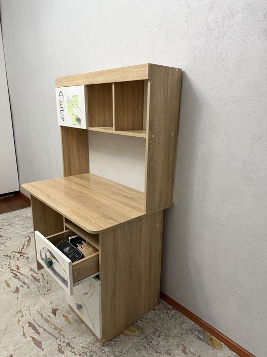 Продам письменный стол.