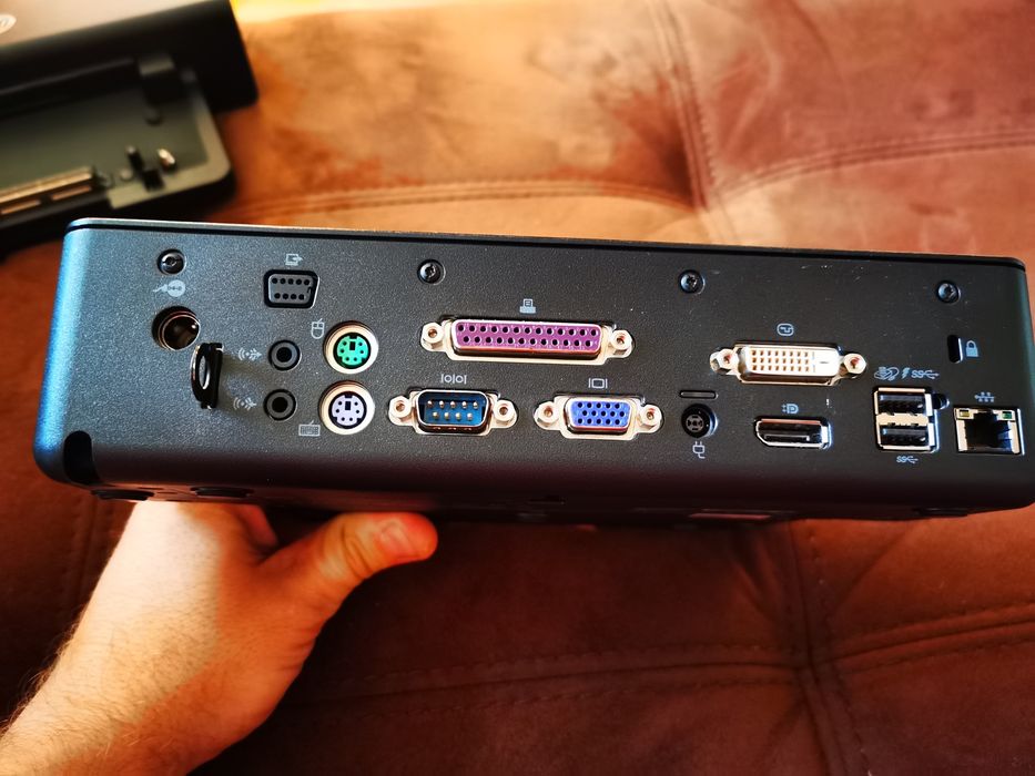 Продавам докинг станция за лаптопи HP