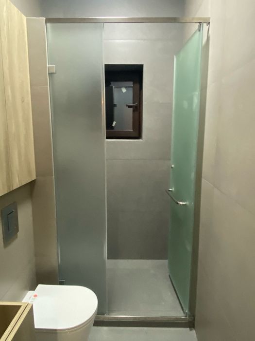 Стеклянные душевые кабины