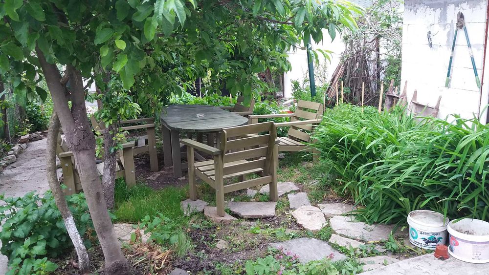 Къща  самостоятелна с двор и парко место ,Home for sale with garden