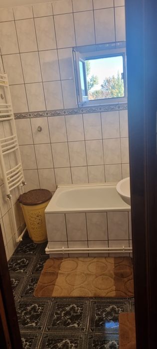 Închiriez ap 2 camere decomandate micro 16