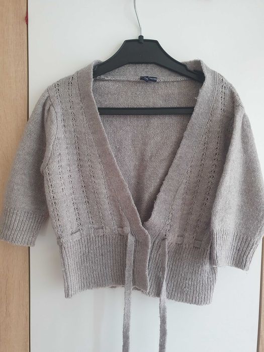 плетена жилетка.