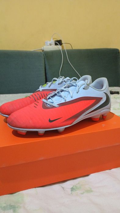 Продавам бутонки Nike в отлично състояние. Ползвани са 2-3 пъти