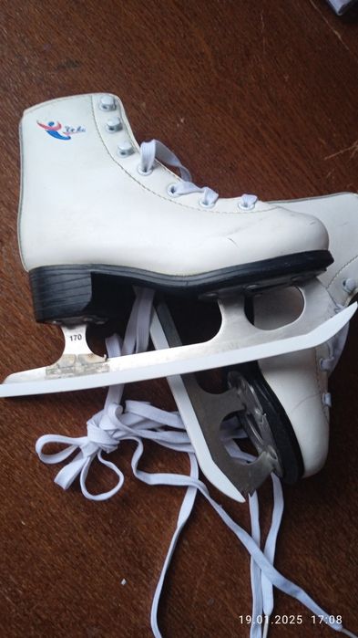 Детские фигурные коньки