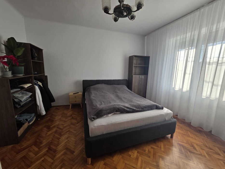 Apartament piata mica