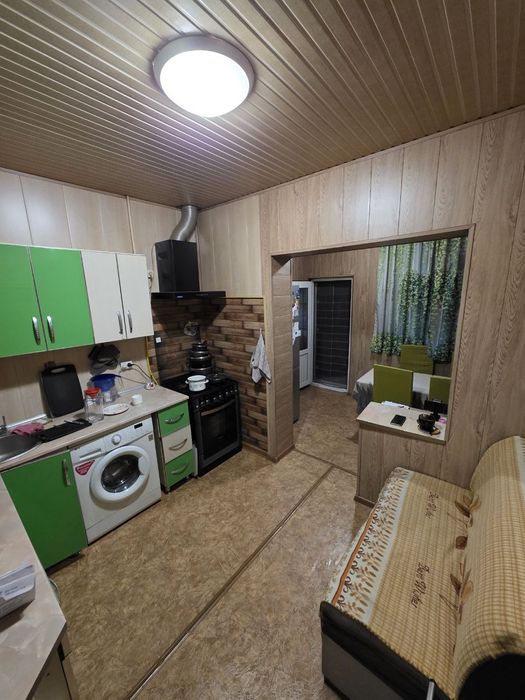 Продаётся 3-комнатная балкон 2х6 1 этаж