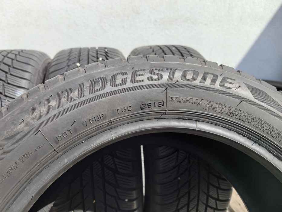 225/55/17 Бриджстоун ДОТ 2018 г - Рън Флат / като нови