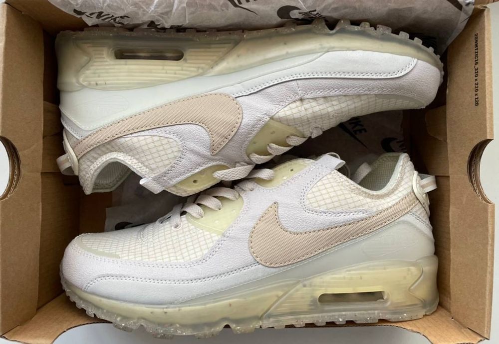 Фирменные кроссовки