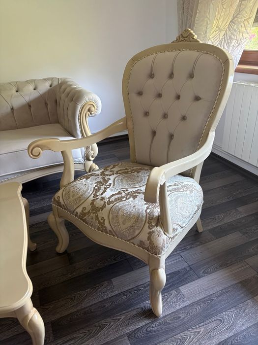 De vânzare mobilier de sufragerie italian din lemn masiv – complet