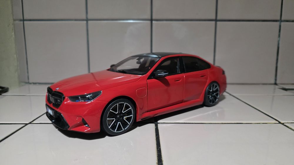 Продавам BMW M5 1:18 Solido