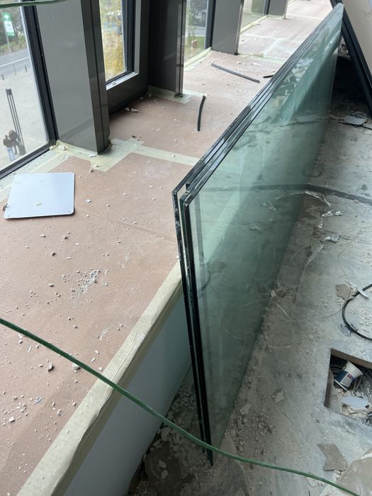 Vând sticlã securizata 8-10 mm- ideala pentru sere, terase etc.