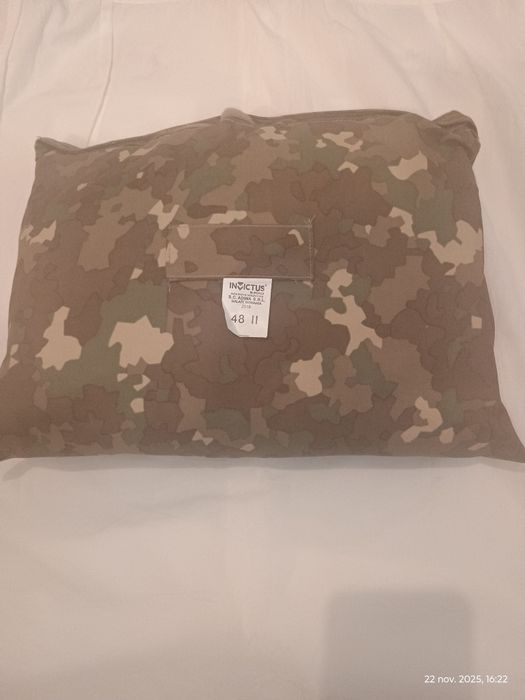 Vînd bocanci militari