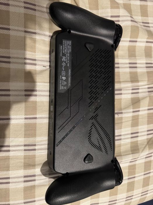 Consola portabila ROG Xbox Ally X, 24GB, 120Hz, An 2026