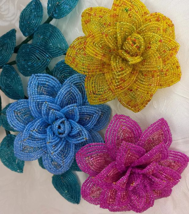 Розы из бисера .