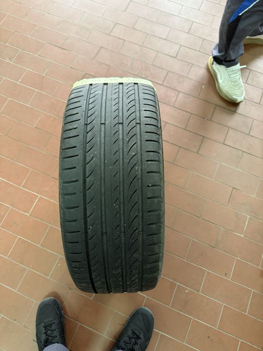 Vand doua anvelope 225 40 r19