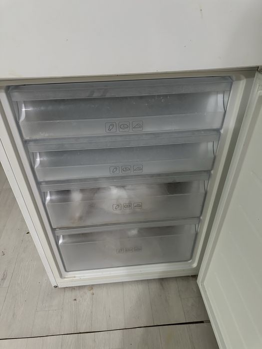 Холодильник продается