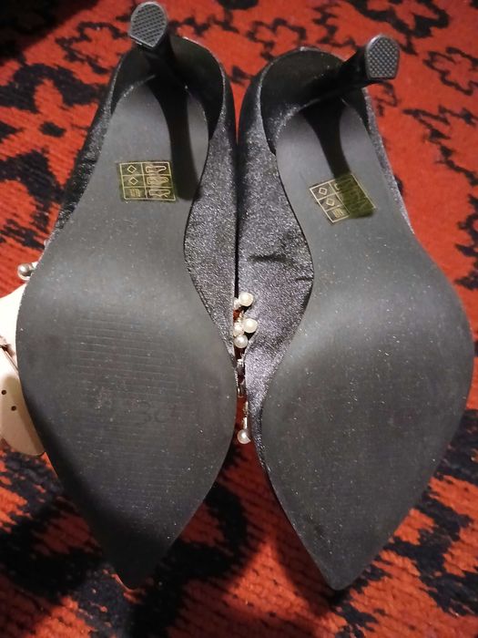 Pantofi Stiletto Negri Satin - Noi cu Perle și Strasuri