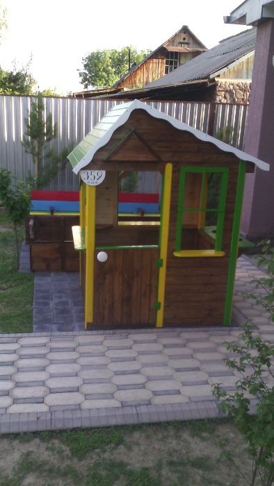 Продаётся детский игровой набор дом+песочница.