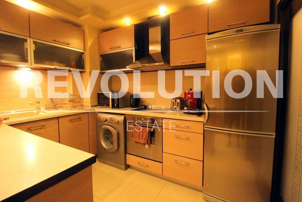 Дава се под наем Тристаен апартамент в Варна, Базар Левски - 100 кв.м за 800 € - Снимка #2