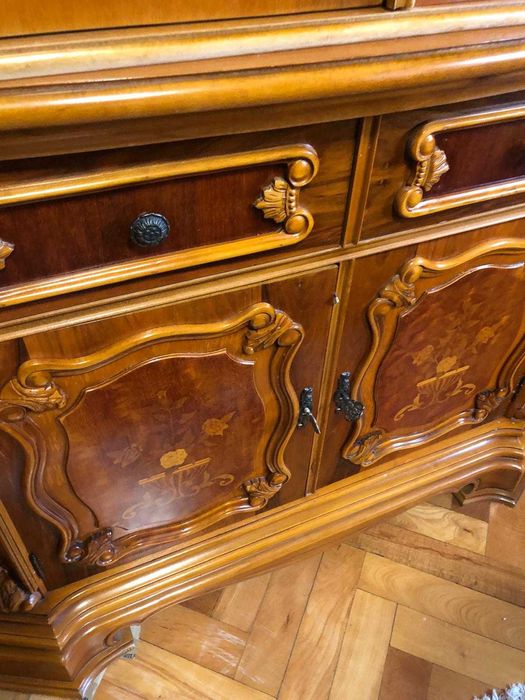 Mobilier din lemn masiv