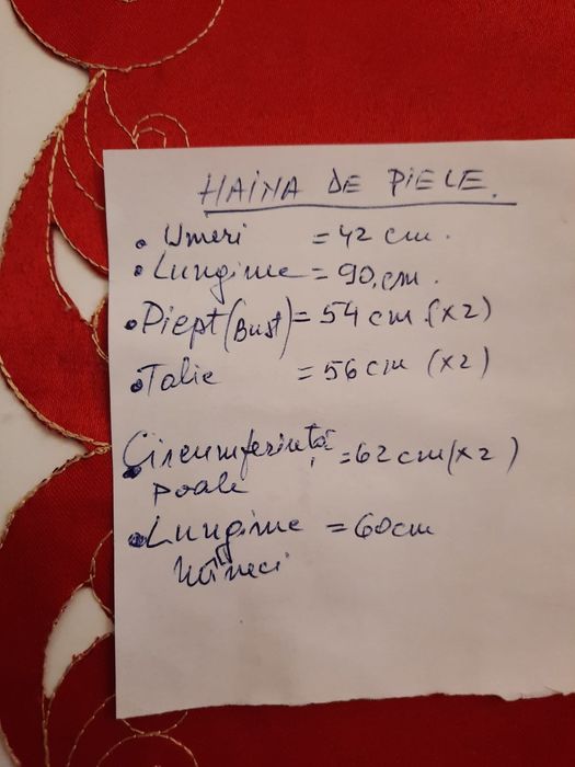 Geacă de piele maro pentru femei, cu glugă și detalii din blană
