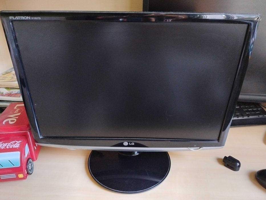 Монитор LG Flatron W1952tq  19"