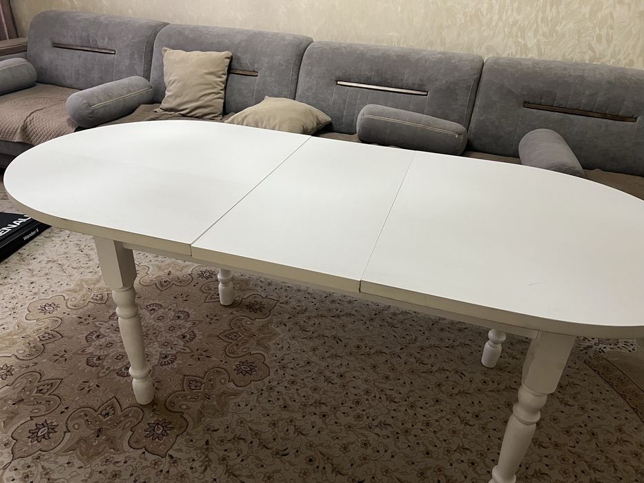 Стол для гостиной или кухни