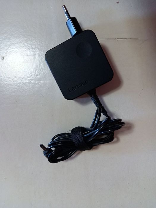 Ноутбук Lenovo с полной комплектацией с беспроводной мышкой от Metoo