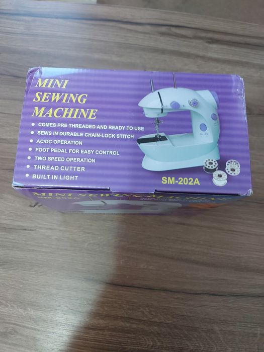 Mașina de cusut noua