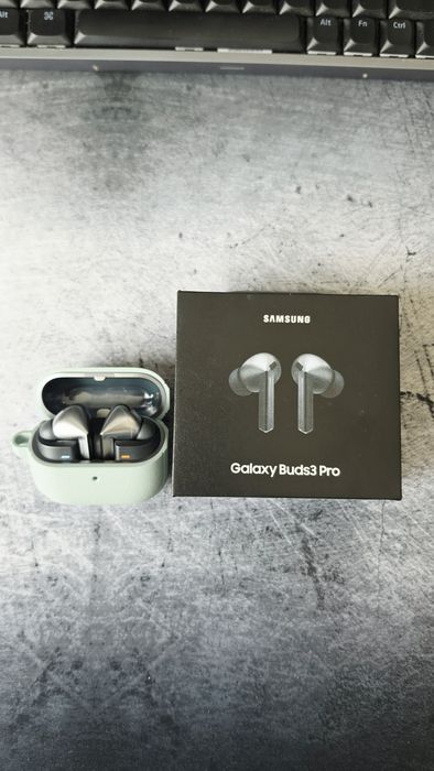 Samsung Galaxy Buds3 Pro Silver – Pachet complet + Husa Ringke (Impecabile)