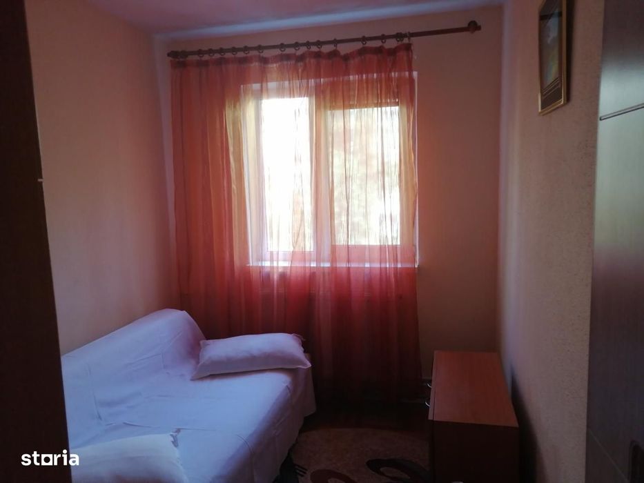 Apartament 3 camere zona Ciresica - etaj 1 - centrala proprie