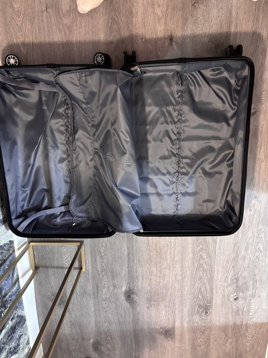 Чемодан новый