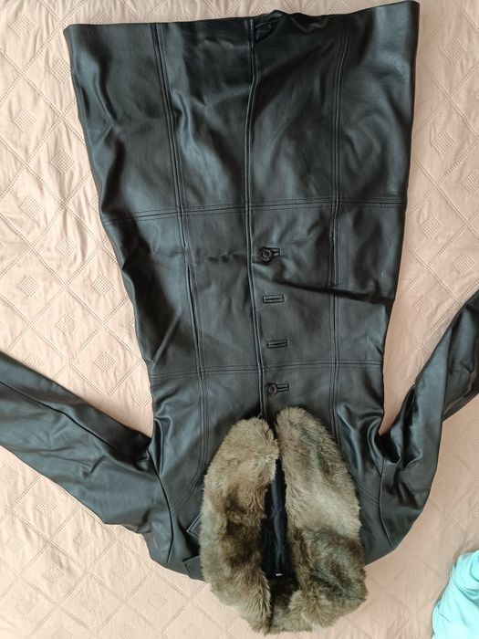 Кожено палто с яка