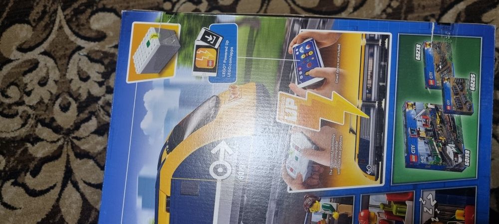 Lego поезд на пульте