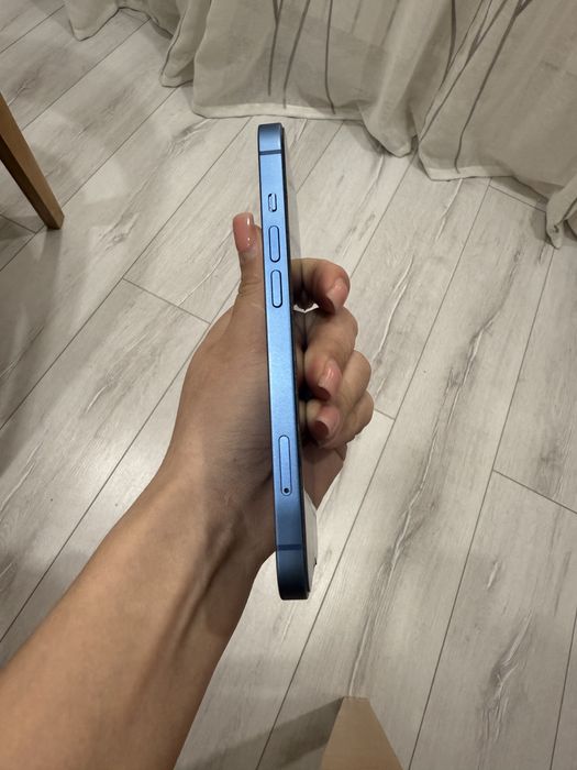 Продам Iphone 13