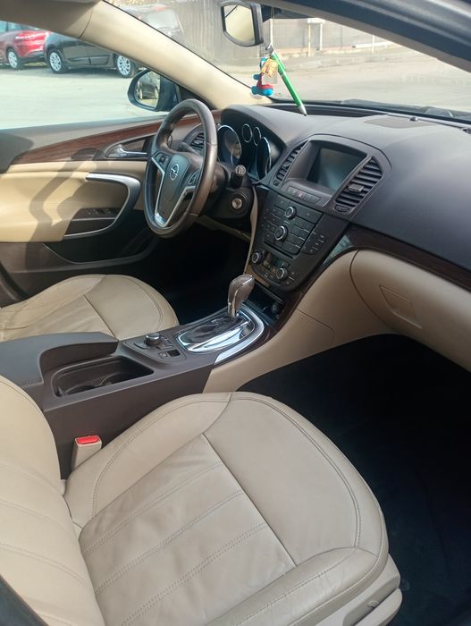 Opel Insignia 2.0 CDTI • Diesel • Automată • 2010 • Berlină