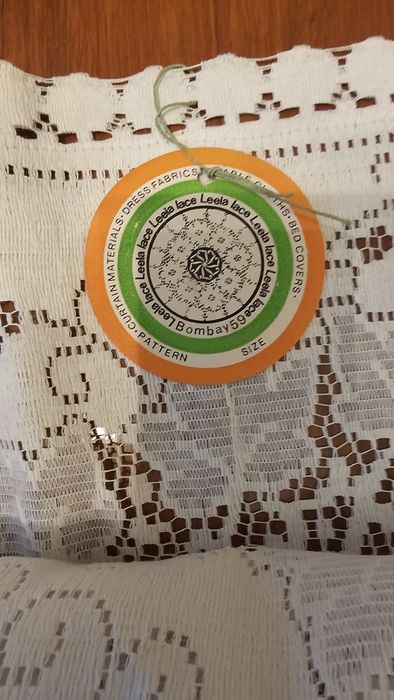 Ръчно плетена ковертюра за спалня, нови покривки за маса старо произв.