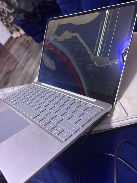 Microsoft Surface Laptop Go