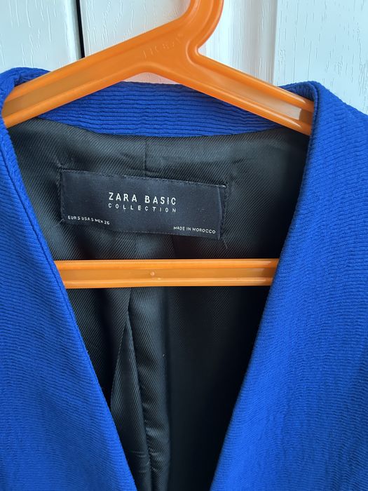 Vand sacou cambrat marca Zara