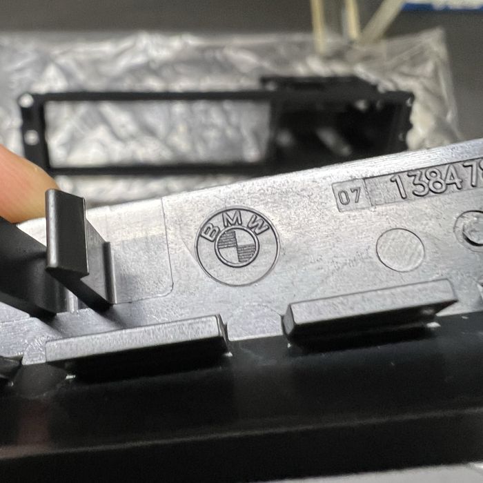 Новая ориг рамка магнитолы bmw e34 бмв е34