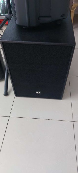 Vand bas pasiv Rcf 718 cu husa si role transport