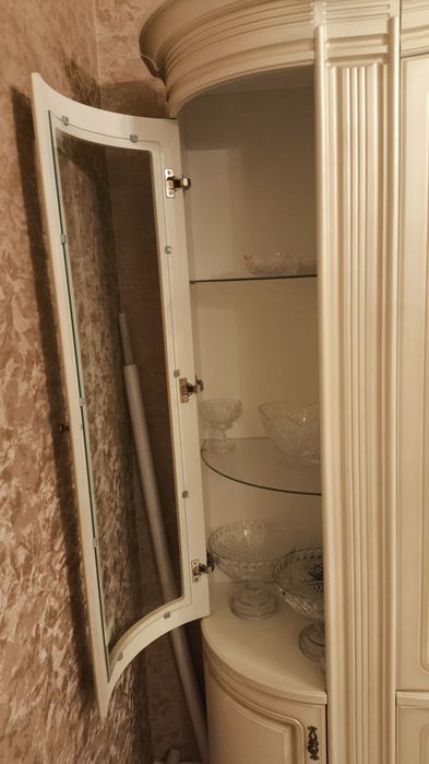 Шкафчик серванта для посуды