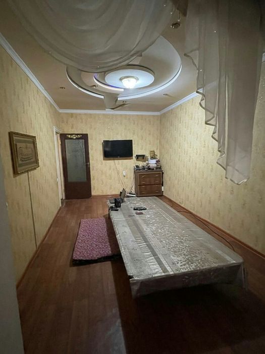 4х комнатная Квартира на первом ипотека есть этаже  с подвалом