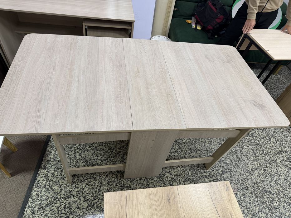 Продам стол книжку