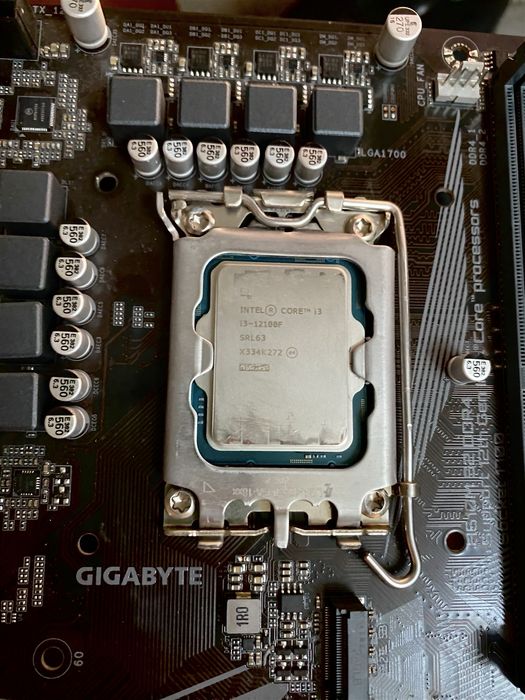 Продам процессор i3 12100f